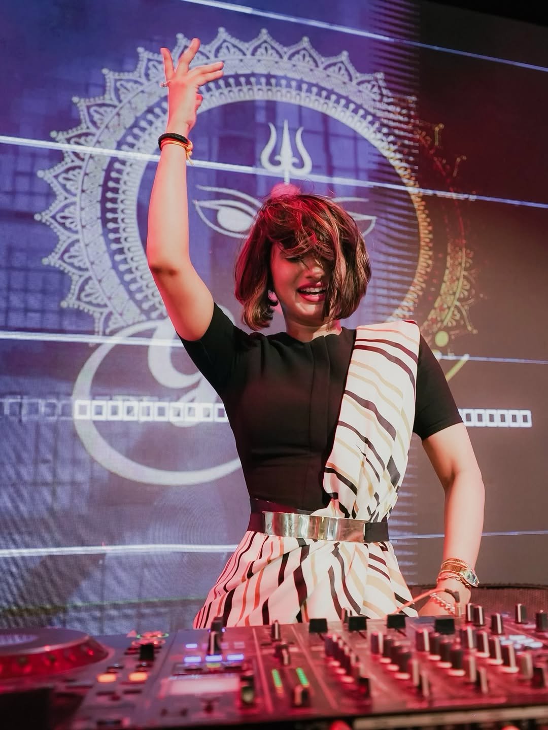 Different moods, countless shades of happiness – all soaked in festive vibes 💫♥️ #navratri .#dj (2)