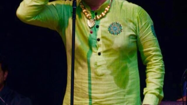 Lakhwinder-Wadali-On-Stage