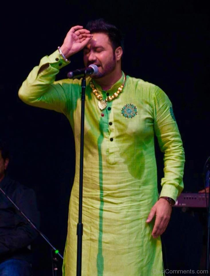 Lakhwinder-Wadali-On-Stage