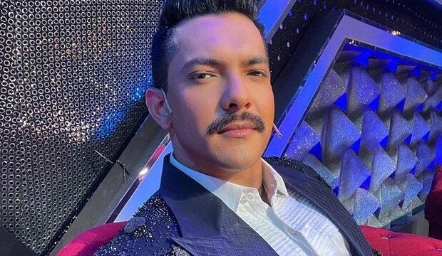 Aditya-Narayan-BH-Interviews-Bollywood-Exclusive-Features-Host-Qayamat-Se-Qayamat-Tak-Reveals-Singer-Udit-Narayan-2